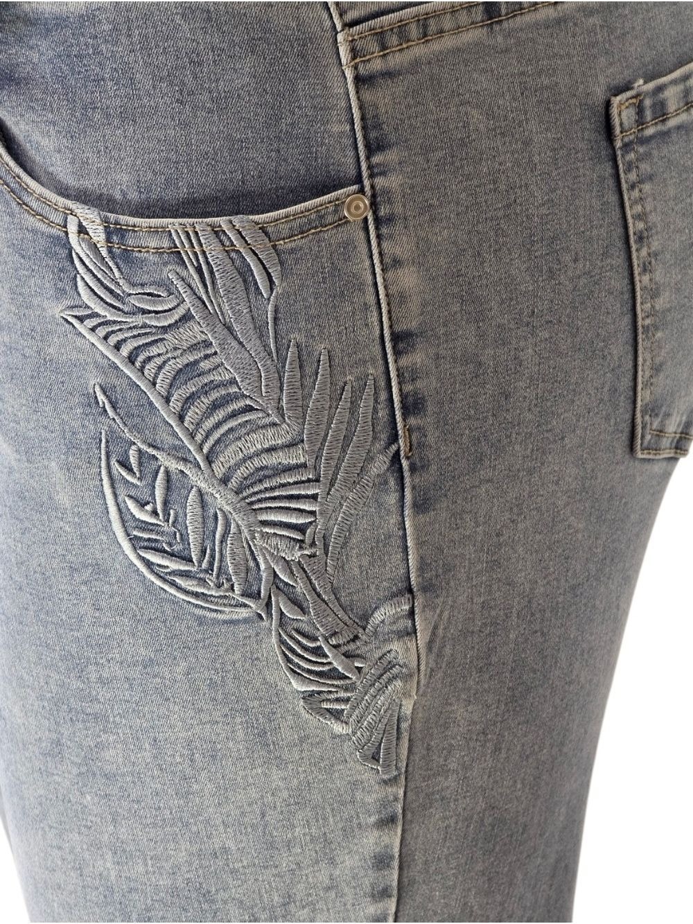 Charlie B Tulip Embroidered Bootcut Jeans 18 Boho Coastal - Picture 5 of 10